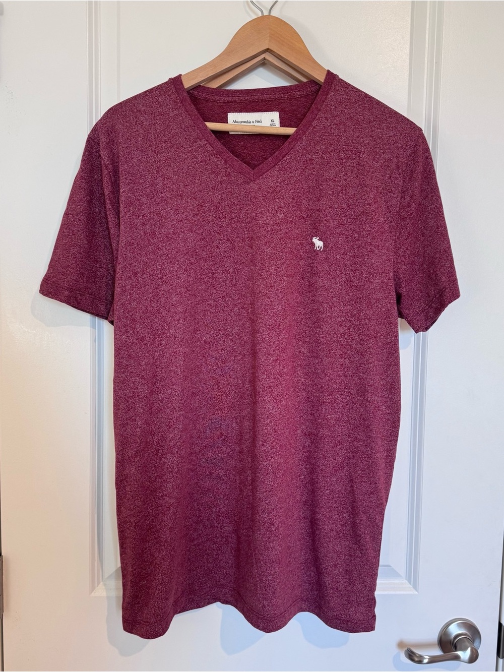 Abercrombie & Fitch Mens Red Maroon V-Neck Soft Tee Tshirt White Moose Logo XL